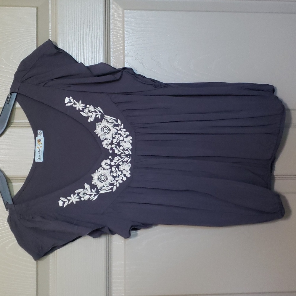 EUC🔹️Unity World Wear embroidery bling boho rayon top size medium petite